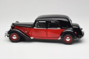 Citroen 15CV 6 Cyl Noir & Rouge Valmy Maisto 1:18 56009 Métal Moulé — image 4 sur 8