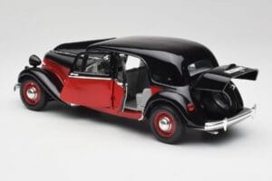 Citroen 15CV 6 Cyl Noir & Rouge Valmy Maisto 1:18 56009 Métal Moulé — image 5 sur 8
