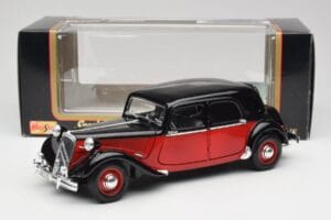 Citroen 15CV 6 Cyl Noir & Rouge Valmy Maisto 1:18 56009 Métal Moulé — image 8 sur 8