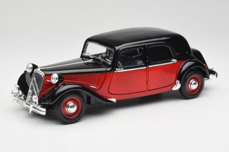 Citroen 15CV 6 Cyl Noir & Rouge Valmy Maisto 1:18 56009 Métal Moulé
