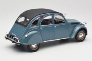 Citroen 2CV Bleu Nuit Solido 1:18 8028 Métal Moulé — image 2 sur 6