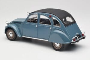 Citroen 2CV Bleu Nuit Solido 1:18 8028 Métal Moulé — image 5 sur 6