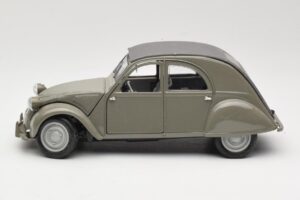 Citroen 2CV Gris Maisto 1:18 31834 Métal Moulé — image 4 sur 8