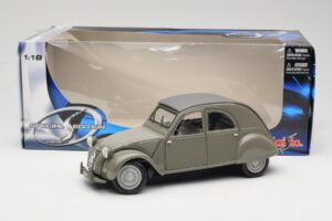 Citroen 2CV Gris Maisto 1:18 31834 Métal Moulé — image 8 sur 8