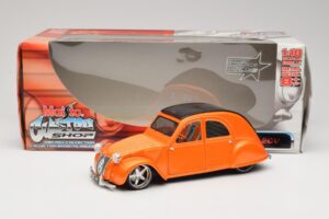Citroen 2CV Orange Maisto 1:18 31321 Métal Moulé — image 8 sur 8