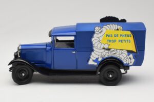 Citroen C4 F Pas de Pneus Trop Petit Bleu Solido 1:18 151235-00 Métal Moulé — image 4 sur 8