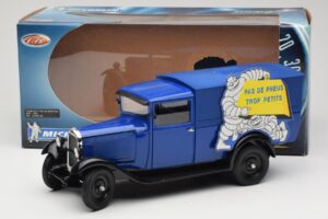 Citroen C4 F Pas de Pneus Trop Petit Bleu Solido 1:18 151235-00 Métal Moulé — image 8 sur 8