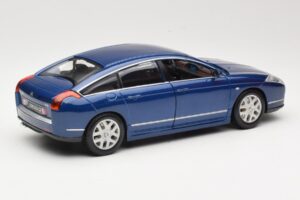 Citroen C6 Bleu Bburago 1:18 18-12073 Métal Moulé — image 3 sur 8