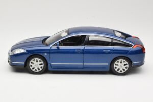 Citroen C6 Bleu Bburago 1:18 18-12073 Métal Moulé — image 4 sur 8