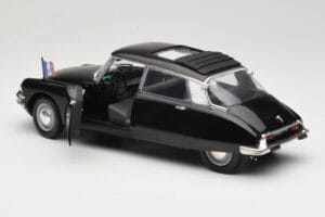 Citroen DS Présidentielle Gris Solido 1:18 8035 Métal Moulé — image 5 sur 8