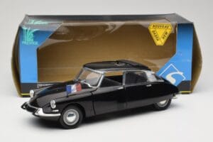 Citroen DS Présidentielle Gris Solido 1:18 8035 Métal Moulé — image 8 sur 8