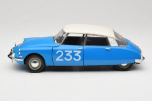 Citroen DS #233 Rally Bleu Solido 1:18 8034 Métal Moulé — image 4 sur 8