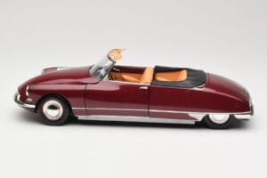 Citroen DS19 Cabriolet Bordeaux Norev 1:18 181561 Métal Moulé — image 4 sur 8