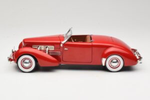 Cord 812 Cabriolet Rouge American Muscle 1:18 32158 Métal Moulé — image 4 sur 8