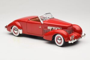 Cord 812 Cabriolet Rouge American Muscle 1:18 32158 Métal Moulé — image 6 sur 8