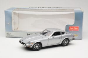 Datsun 240Z S30 Argent Sun Star 1:18 3503 Métal Moulé — image 8 sur 8
