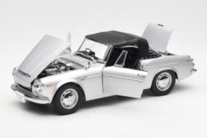 Datsun Fairlady 2000 SR311 Roadster Argent AUTOart 1:18 77432 Métal Moulé — image 2 sur 8