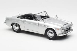 Datsun Fairlady 2000 SR311 Roadster Argent AUTOart 1:18 77432 Métal Moulé — image 6 sur 8