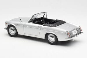 Datsun Fairlady 2000 SR311 Roadster Argent AUTOart 1:18 77432 Métal Moulé — image 7 sur 8