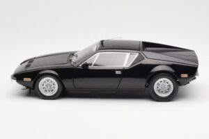 De Tomaso Pantera Noir Kyosho 1:18 08851BK Métal Moulé — image 4 sur 8