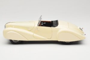Delahaye Cabriolet Crème Guiloy 1:18 68580 Métal Moulé — image 4 sur 8