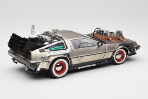 DeLorean DMC-12 Back to the Future Part III Sun Star 1:18 2712 Métal Moulé — image 3 sur 8