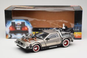 DeLorean DMC-12 Back to the Future Part III Sun Star 1:18 2712 Métal Moulé — image 8 sur 8