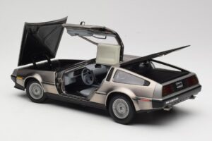 DeLorean DMC-12 LK Argent Sun Star 1:18 2701 Métal Moulé — image 5 sur 8