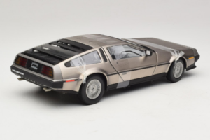 DeLorean DMC-12 Argent Sun Star 1:18 2703 Métal Moulé — image 2 sur 6