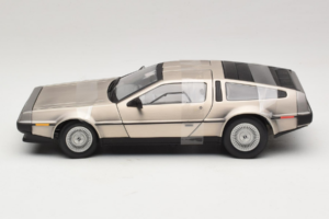 DeLorean DMC-12 Argent Sun Star 1:18 2703 Métal Moulé — image 3 sur 6