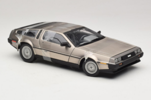 DeLorean DMC-12 Argent Sun Star 1:18 2703 Métal Moulé — image 4 sur 6
