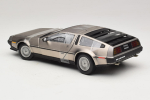 DeLorean DMC-12 Argent Sun Star 1:18 2703 Métal Moulé — image 5 sur 6