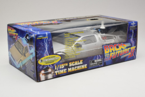 DeLorean DMC-12 Time Machine Back to the Future II Diamond 1:15 210123 Métal Moulé — image 2 sur 3