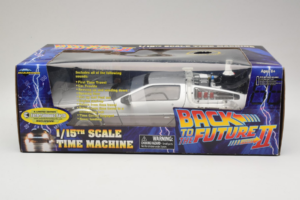 DeLorean DMC-12 Time Machine Back to the Future II Diamond 1:15 210123 Métal Moulé