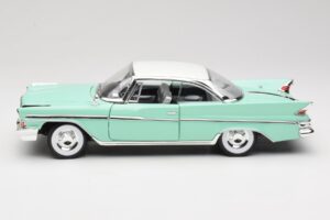DeSoto Adventurer Vert Road Signature 1:18 92738-R1 Métal Moulé — image 4 sur 8