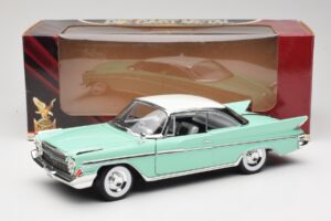 DeSoto Adventurer Vert Road Signature 1:18 92738-R1 Métal Moulé — image 8 sur 8