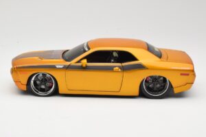 Dodge Challenger Concept Or Maisto 1:18 31320 Métal Moulé — image 4 sur 8