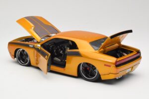 Dodge Challenger Concept Or Maisto 1:18 31320 Métal Moulé — image 5 sur 8