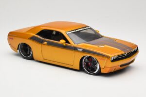 Dodge Challenger Concept Or Maisto 1:18 31320 Métal Moulé — image 6 sur 8