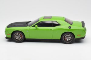 Dodge Challenger SRT Hellcat Vert GT Spirit 1:18 GT168 Résine — image 3 sur 6