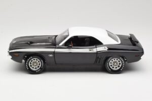 Dodge Challenger R/T Noir & Blanc ERTL 1:18 36549 Métal Moulé — image 4 sur 8