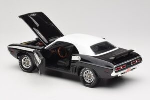 Dodge Challenger R/T Noir & Blanc ERTL 1:18 36549 Métal Moulé — image 5 sur 8