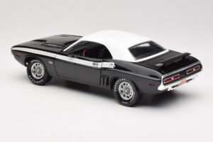 Dodge Challenger R/T Noir & Blanc ERTL 1:18 36549 Métal Moulé — image 7 sur 8