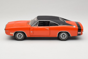 Dodge Charger R/T Orange & Noir American Muscle 1:18 39314 Métal Moulé — image 4 sur 8