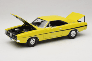 Dodge Charger R/T Jaune Dirty Mary Crazy Larry Auto World 1:18 AWSS101/06 Métal Moulé — image 2 sur 8
