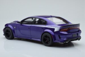 Dodge Charger Super Bee Violet GT Spirit 1:18 GT895 Résine — image 5 sur 6
