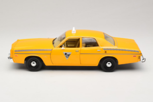 Dodge Monaco Taxi Rocky III GreenLight 1:18 19111 Métal Moulé — image 4 sur 8