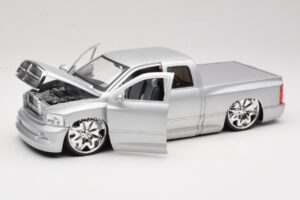 Dodge Ram Tuned Argent Jada 1:18 63162-SM Métal Moulé — image 2 sur 8
