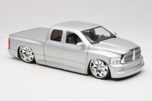 Dodge Ram Tuned Argent Jada 1:18 63162-SM Métal Moulé — image 6 sur 8