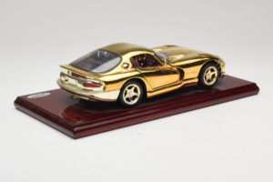 Dodge Viper GTS Gold Plated 23K Maisto 1:18 GP001 Métal Moulé — image 4 sur 8